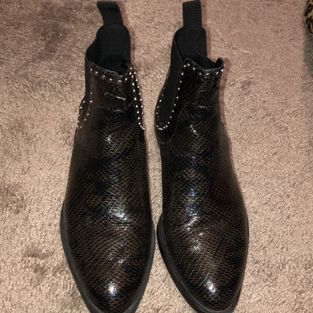 Army green/ black boots